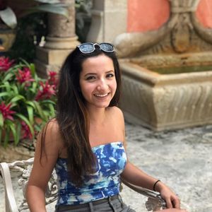 Meet your Posher, Dania